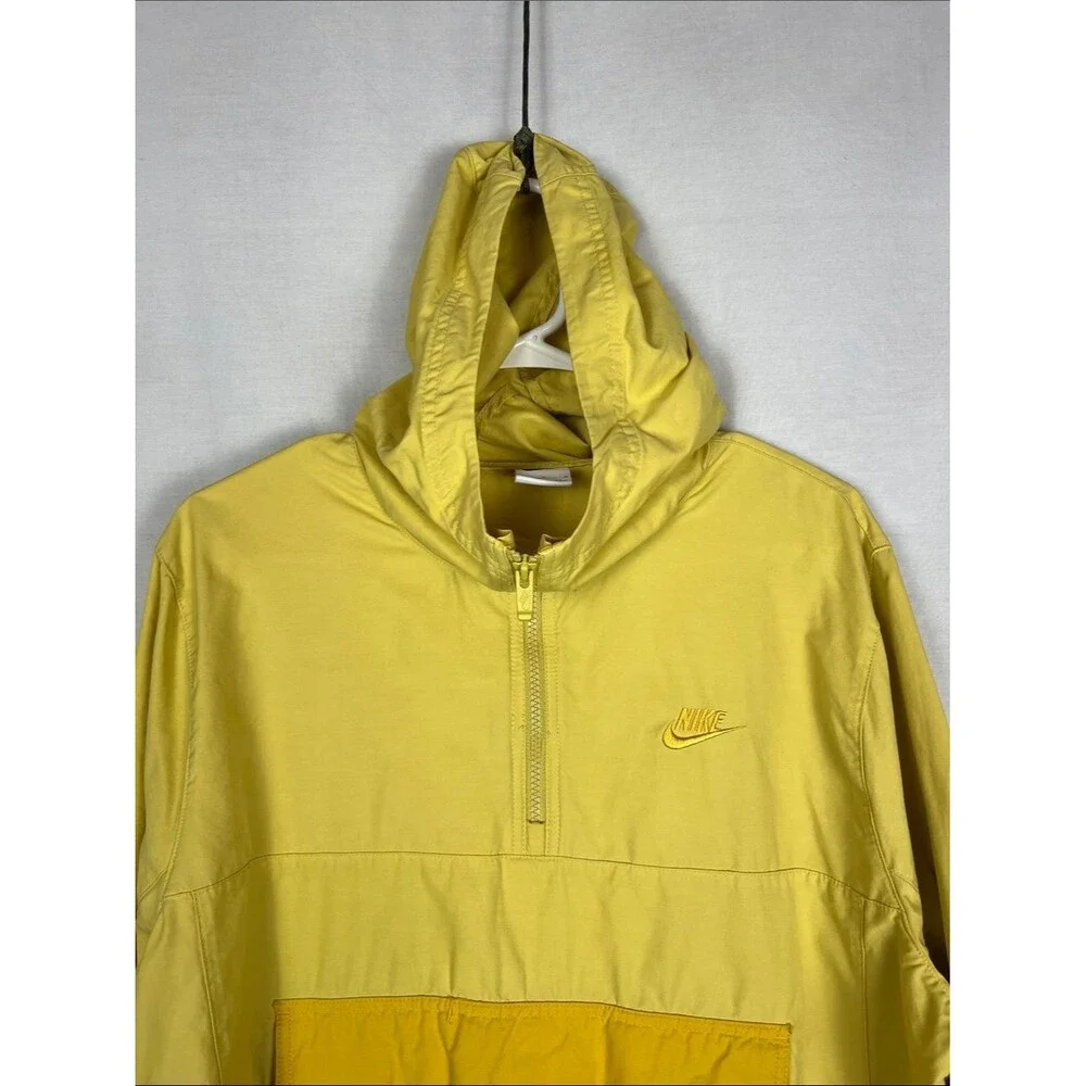 Nike sportswear club